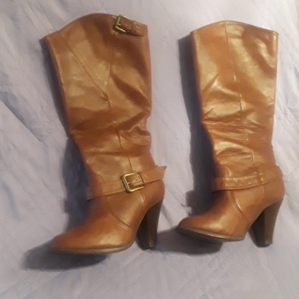SALE RAMPAGE KNEE HIGH HEELED BUCKLE BOOTS